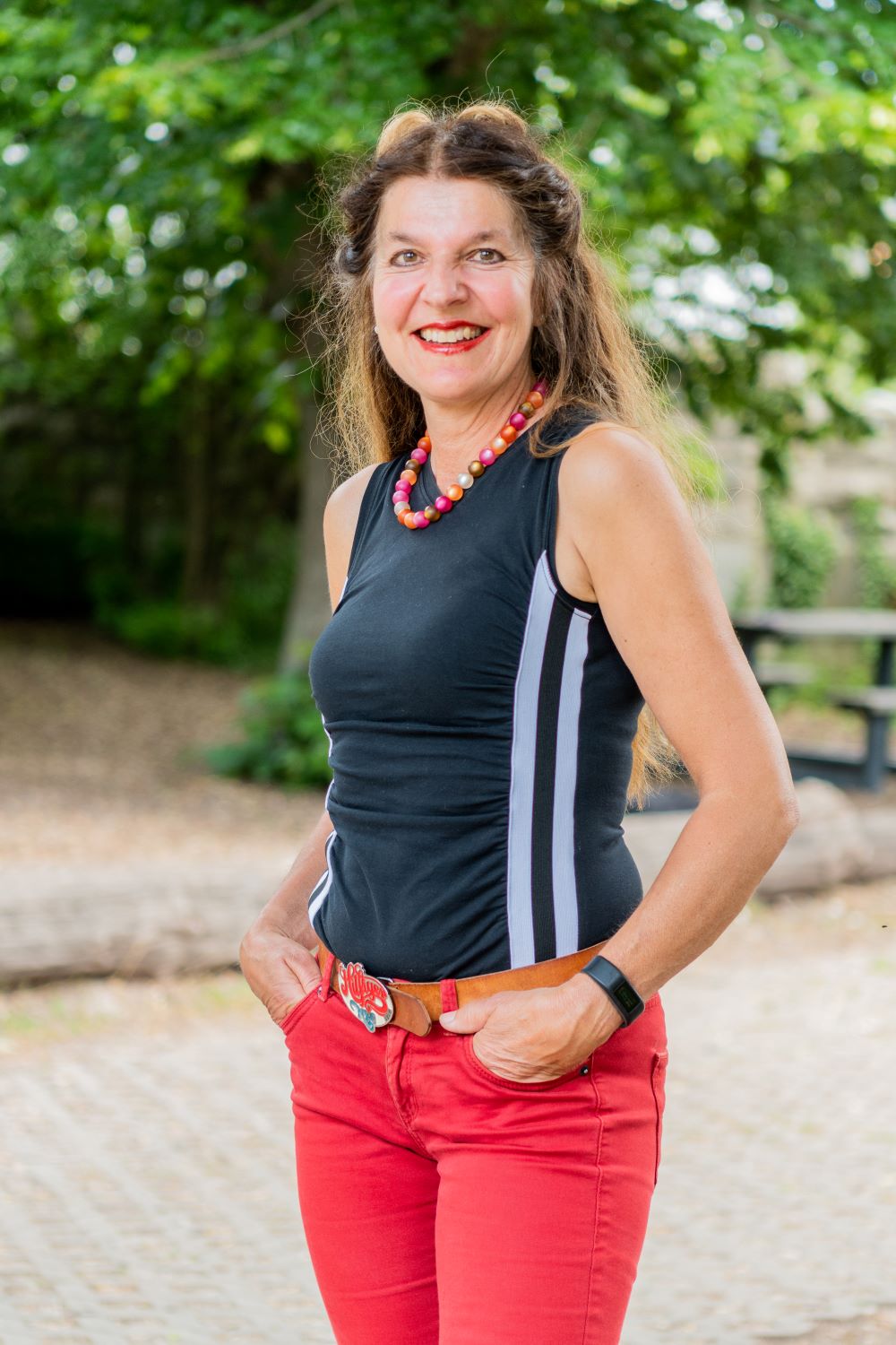 Ulrike Michler
Ich bin gelernte medizinische Fachangestellte, sowie Krankenschwester und habe meine Ausbildung zur Koordinatorin für die offene Ganztagsschule erfolgreich abgeschlossen. 
Aufgrund meiner Werte arbeite ich sehr gerne im pädagogischen Bereich und möchte die Kinder im Grundschulalter ein Stück begleiten.
Persönlich sind meine sechs Kinder, die mittlerweile schon erwachsen sind, mein ganzer Stolz. Zu meinen Hobbys zählen neben lesen, auch Outdoorsportarten wie walken und Fahrrad fahren.
Auf eine spannende Zeit, in der Spiele spielen, basteln und neue Dinge erforschen, freue ich mich.